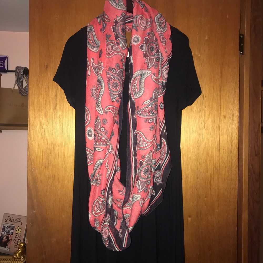 Black short sleeves knee length .. with free scarf